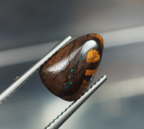 โอปอลหลากสี (Rainbow Matrix Boulder) 2.95 กะรัต