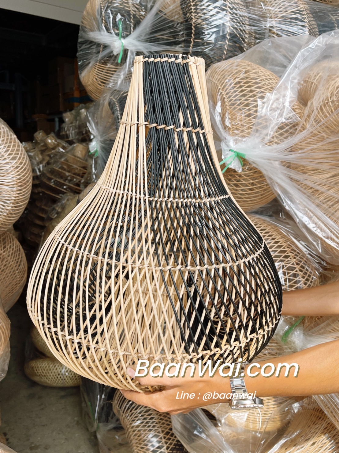 โคมไฟหวายสาน ทรงน้ำเต้า ขนาด 45 * 50 cm