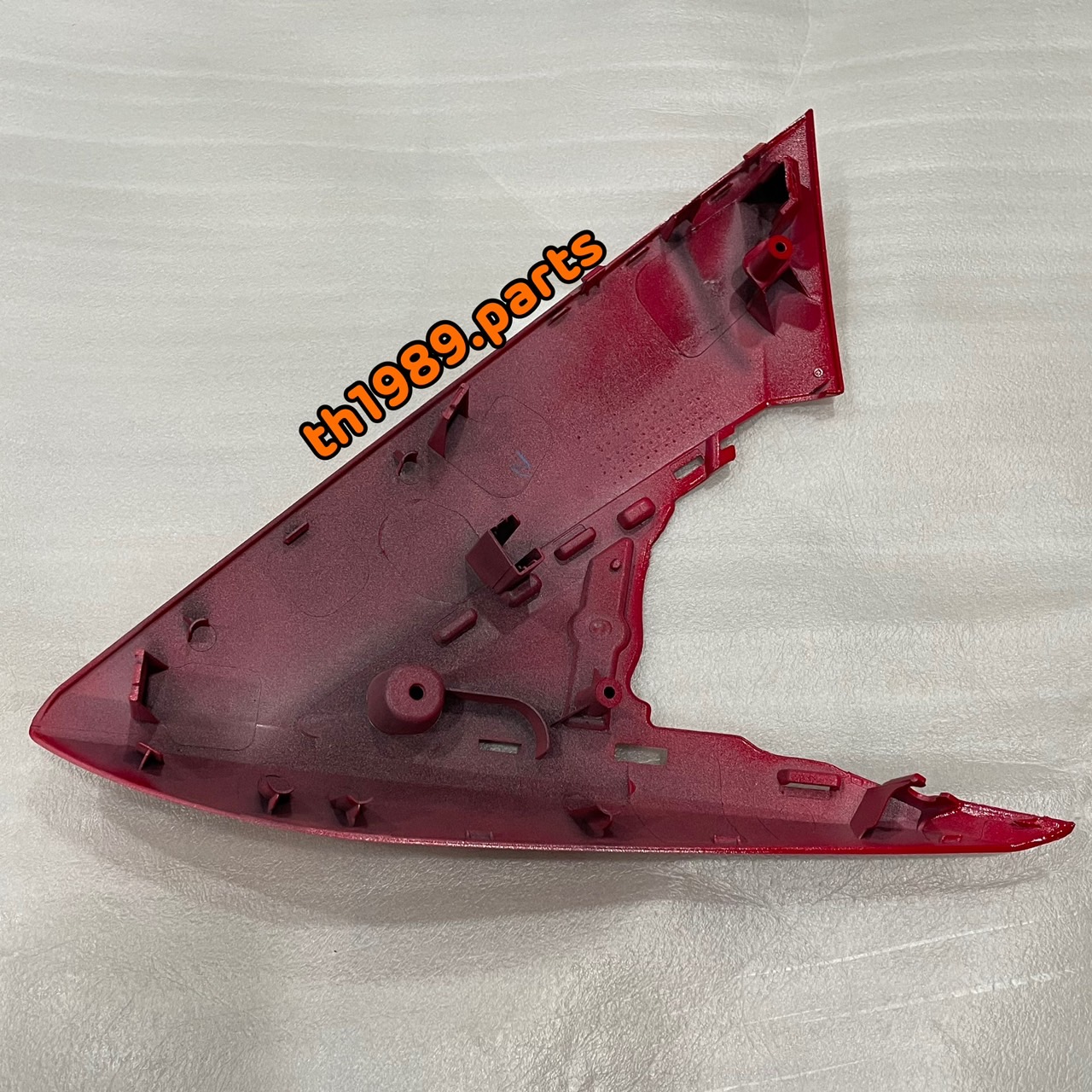 2SX-F8346-00-P6 แฟริ่งขวาสีแดงR(0121,VRC1) สีแดงสด GT125 อะไหล่แท้ YAMAHA