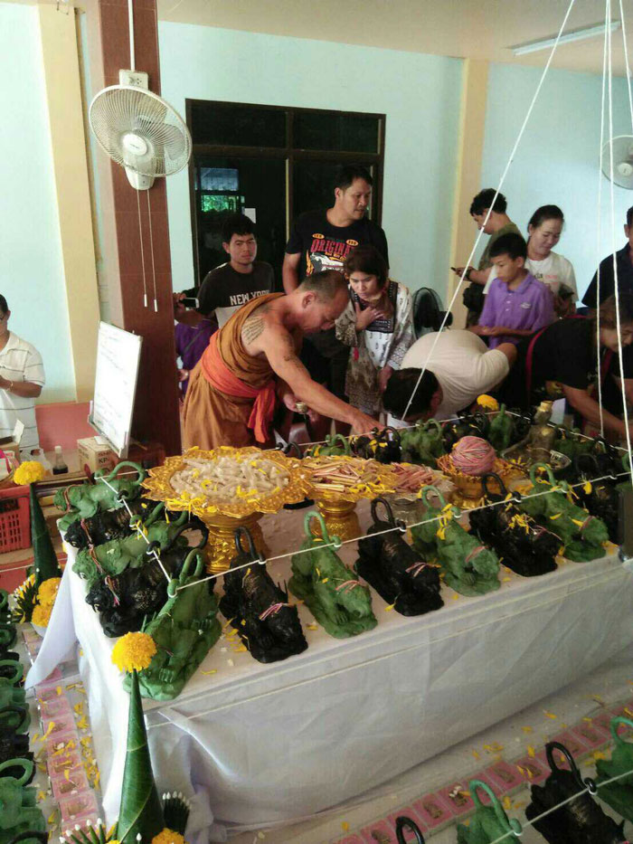 พยัคฆ์กันภัย(7) รุ่นไตรมาส 59 พระอาจารย์สุรเจตน์ วัดหนองหิน กาญจนบุรี เนื้อไม้พยุง ตะกรุดเงิน ปี 2559