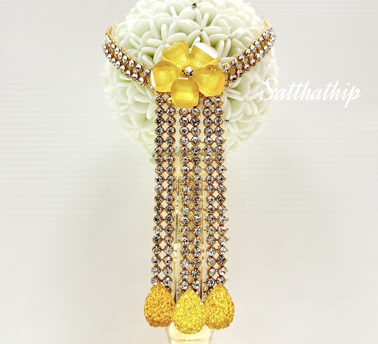 พานพุ่มดอกรักประดิษฐ์