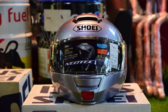 หมวก SHOEI NEOTEC แบบเปิดคาง สีเทา ไซส์ XL มีแว่นดำในตัว