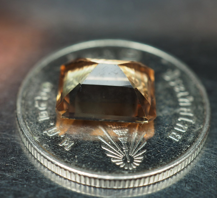 โทปาสสีแชมเปญ (Champagne Topaz) 3.80 กะรัต AAA