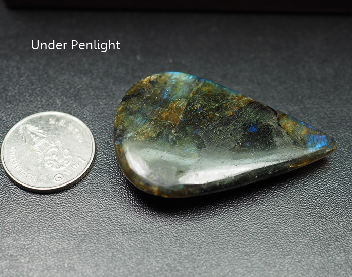 พลอยลาบราโดไรท์ (Labradorite) 80.15 กะรัตขนาดใหญ่
