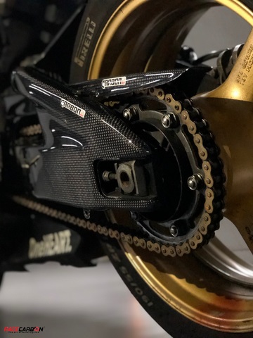 Carbon2Race บังโซ่คาร์บอน สำหรับ CBR1000RR 08-16