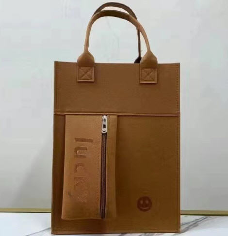 กระเป๋าสะพายผ้าสักหลาด,กระเป๋าผ้าสักหลาด,ขนาด33*26*9cm