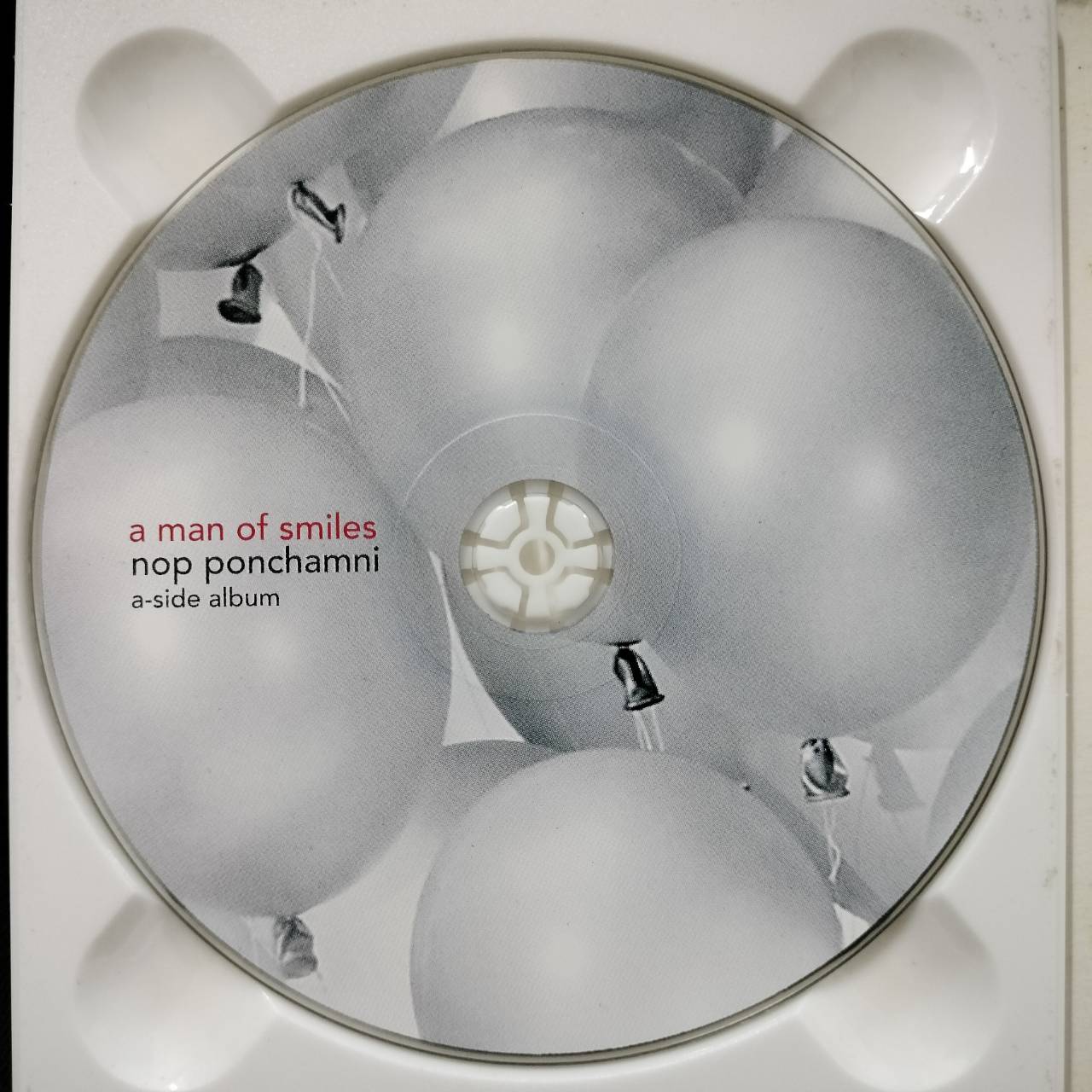 นภ พรชำนิ – A Man of Smiles / แผ่นดี