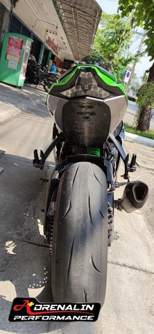 ท่อ Akrapovic shorty สำหรับ zx10 ปี 2016+ รุ่นปากตัดตรง มาพร้อมการ์ดคาร์บอน (For Exhibition only)