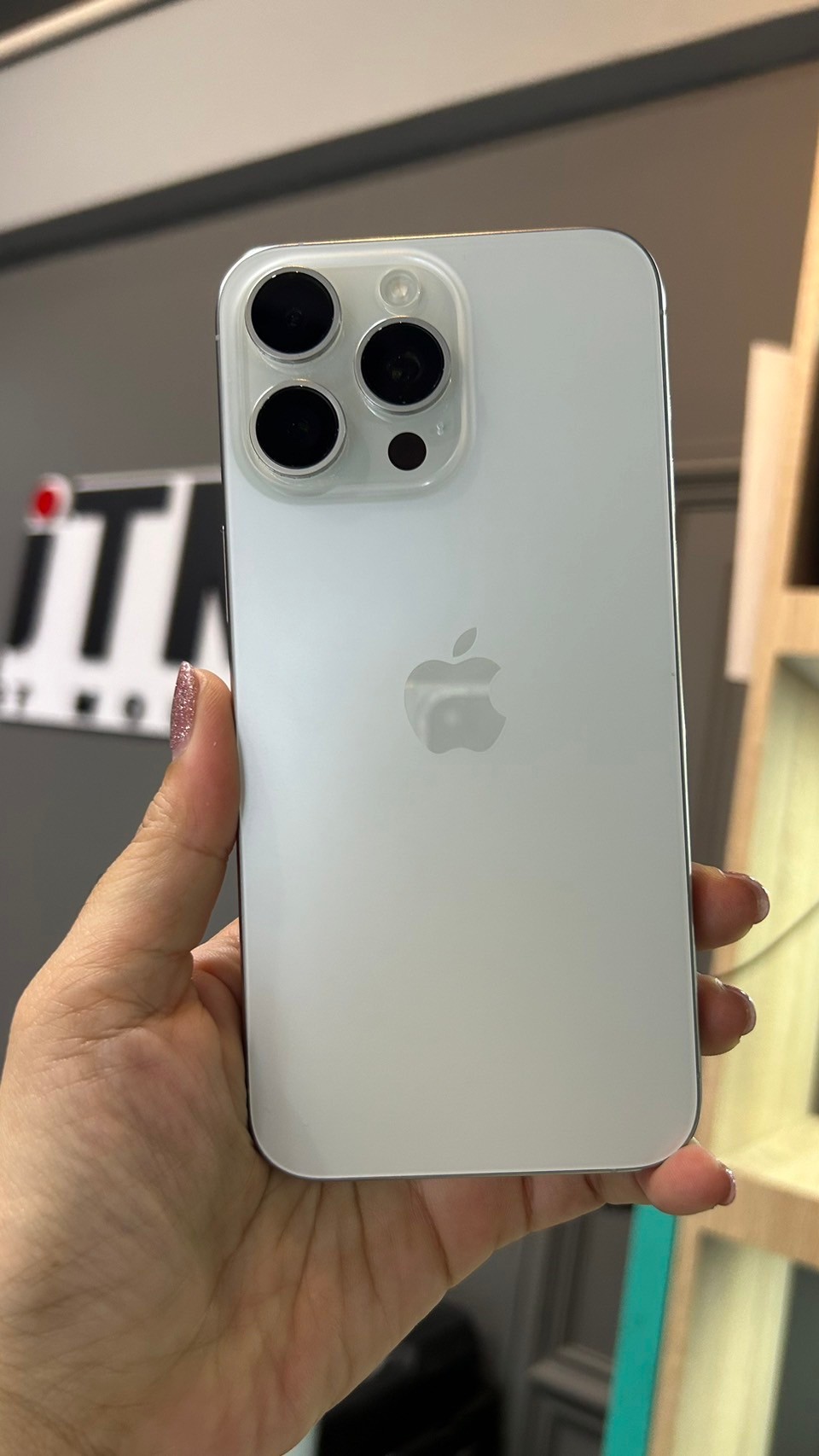 iPhone 15 Pro Max 512GB White Titanium