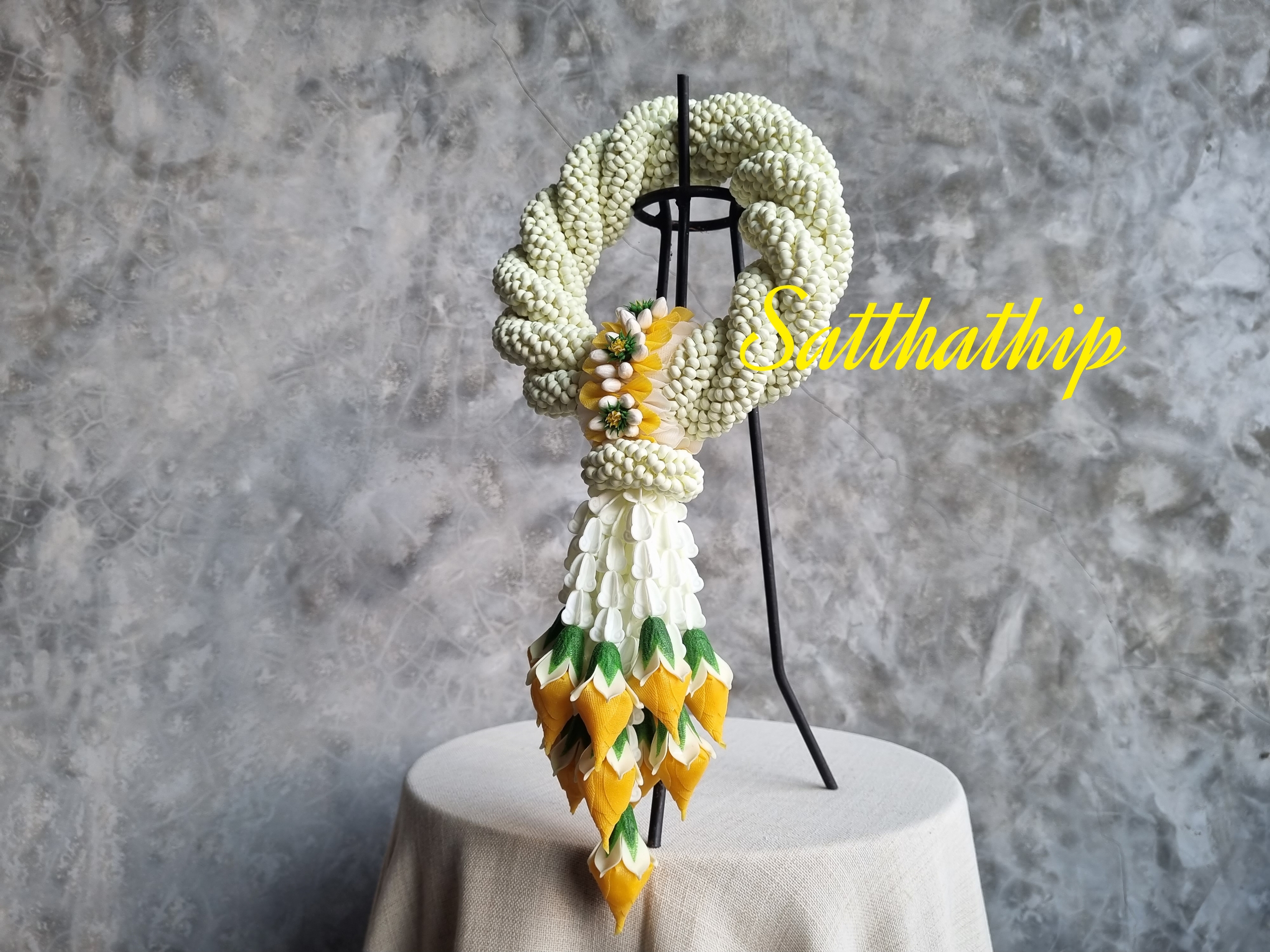 พวงมาลัยดอกรัก - พวงมาลัยดอกรักเกลียว - พวงมาลัยดอกรักเกลียวประดิษฐ์