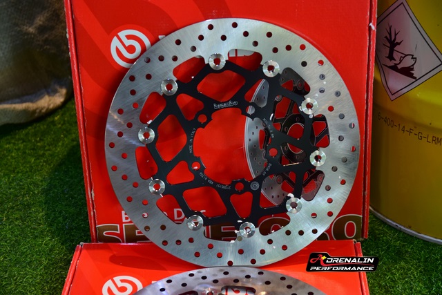 จานเบรคหน้า Brembo floating series Oro สำหรับ Street triple 675 765