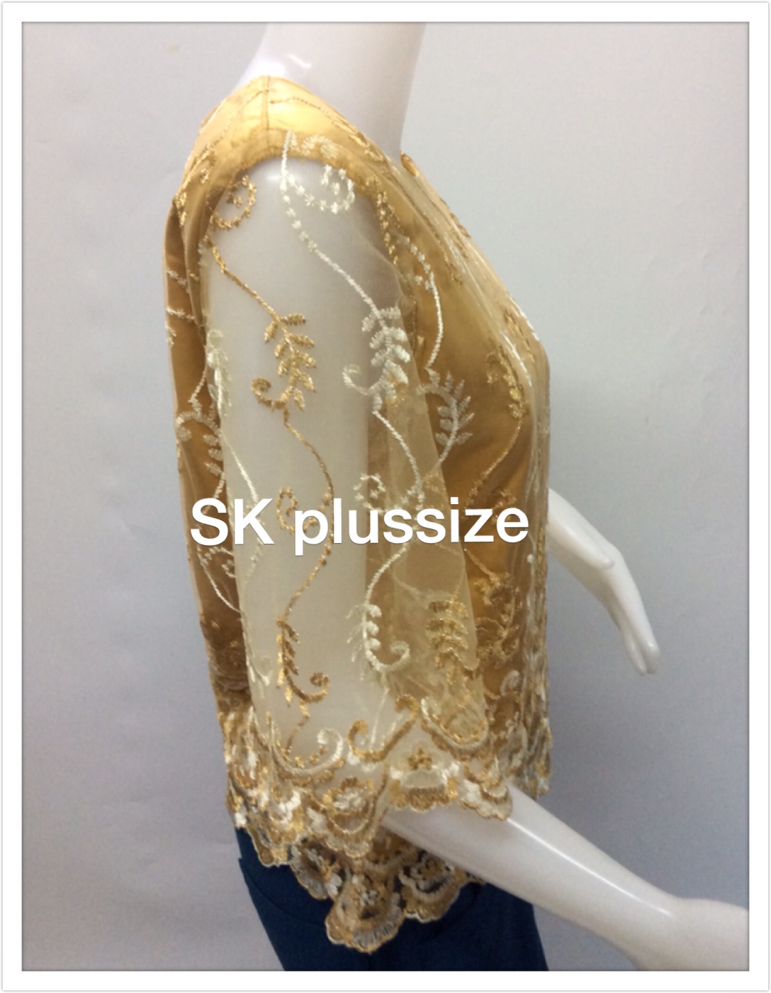 เสื้อลูกไม้บุหงา สีทอง คอปาด แขน 3 ส่วน รอบอก 36 นิ้ว