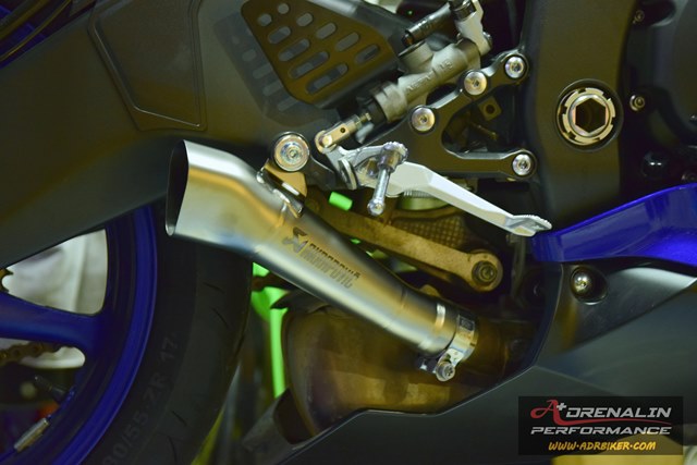 ท่อAkrapovic megaphone สำหรับ R6 ปี 17+ (For Exhibition only)