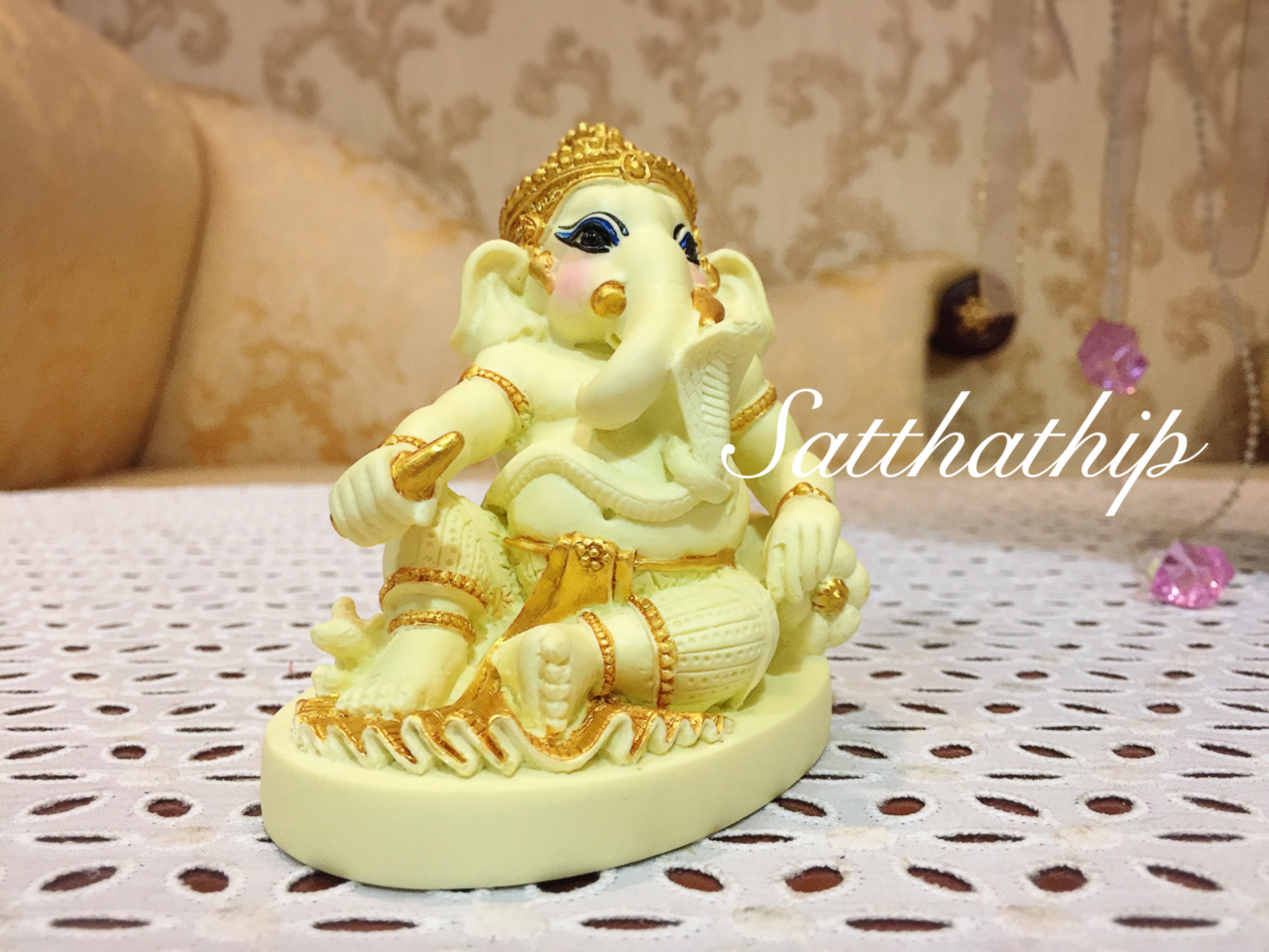 พระพิฆเนศ ปางเสวยสุข (เซรามิก) - Ganesha: Lord of Success