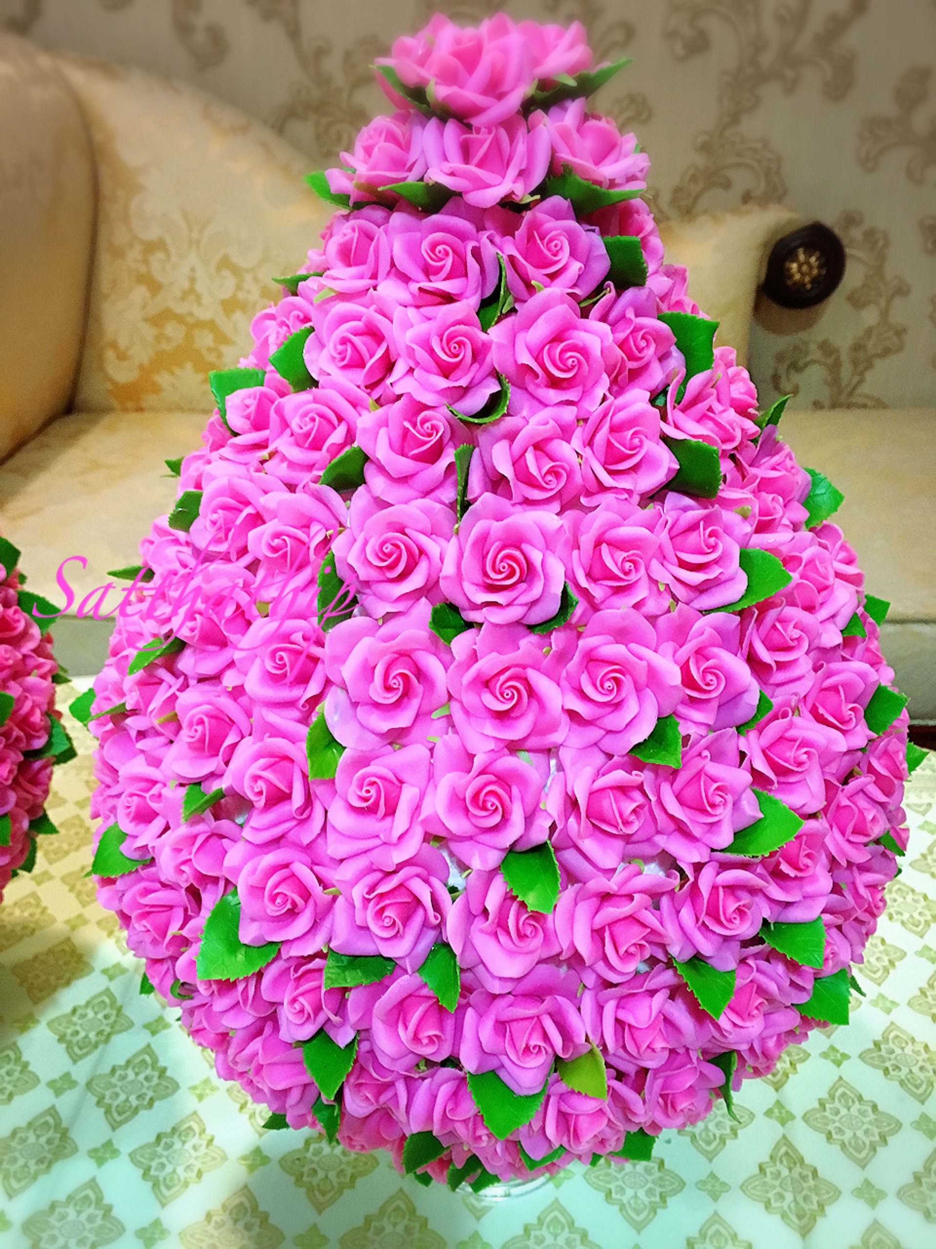 พานพุ่มดอกกุหลาบ ประดิษฐ์จากดิน [11 นิ้ว 12,600 บาท/คู่]