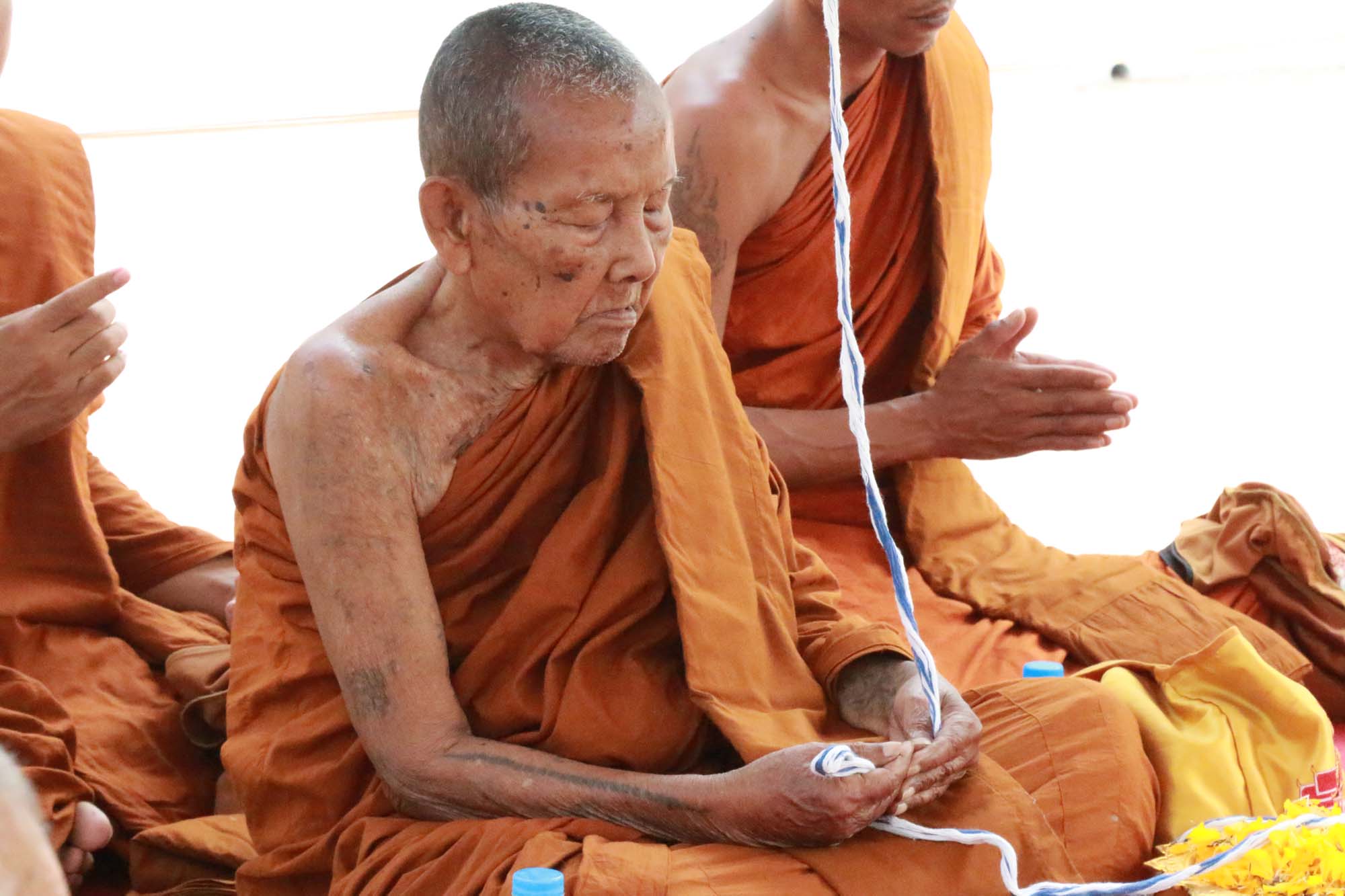 เหรียญพระพุทธชินราช(1) รุ่นมหาลาภ หลวงปู่อุดมทรัพย์ สำนักสงฆ์เวฬุวัน ศรีสะเกศ เนื้อทองฝาบาตร ปี 2563