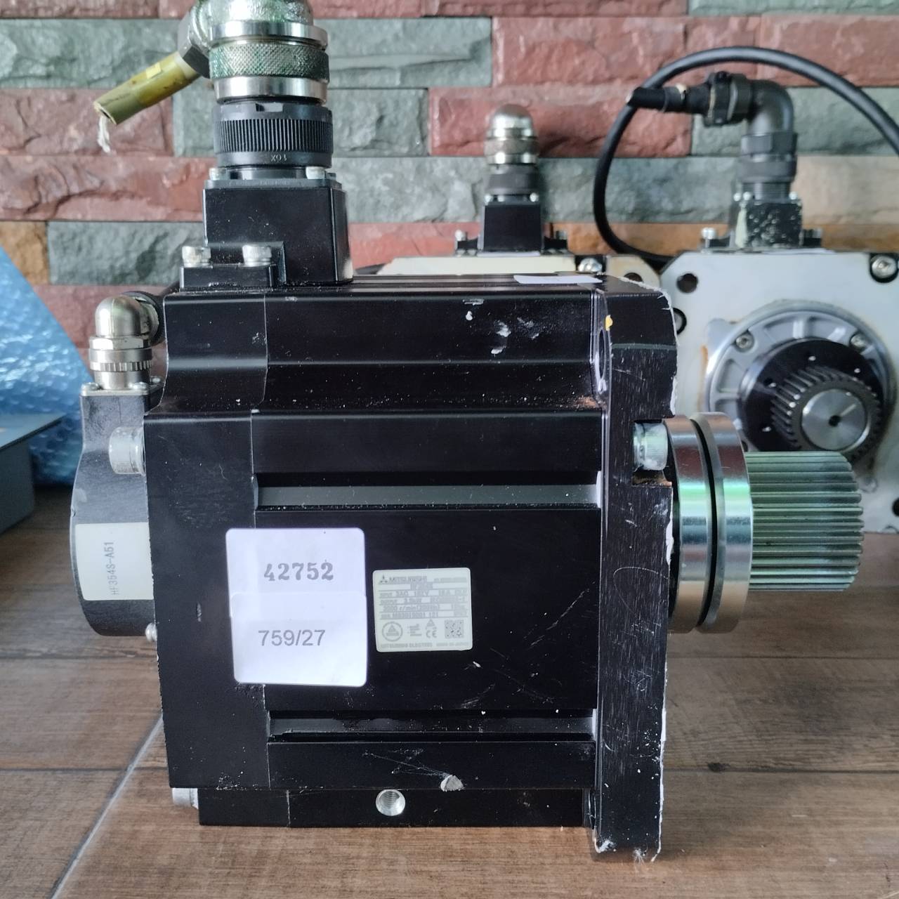 HF354S MITSUBISHI SERVO MOTOR
