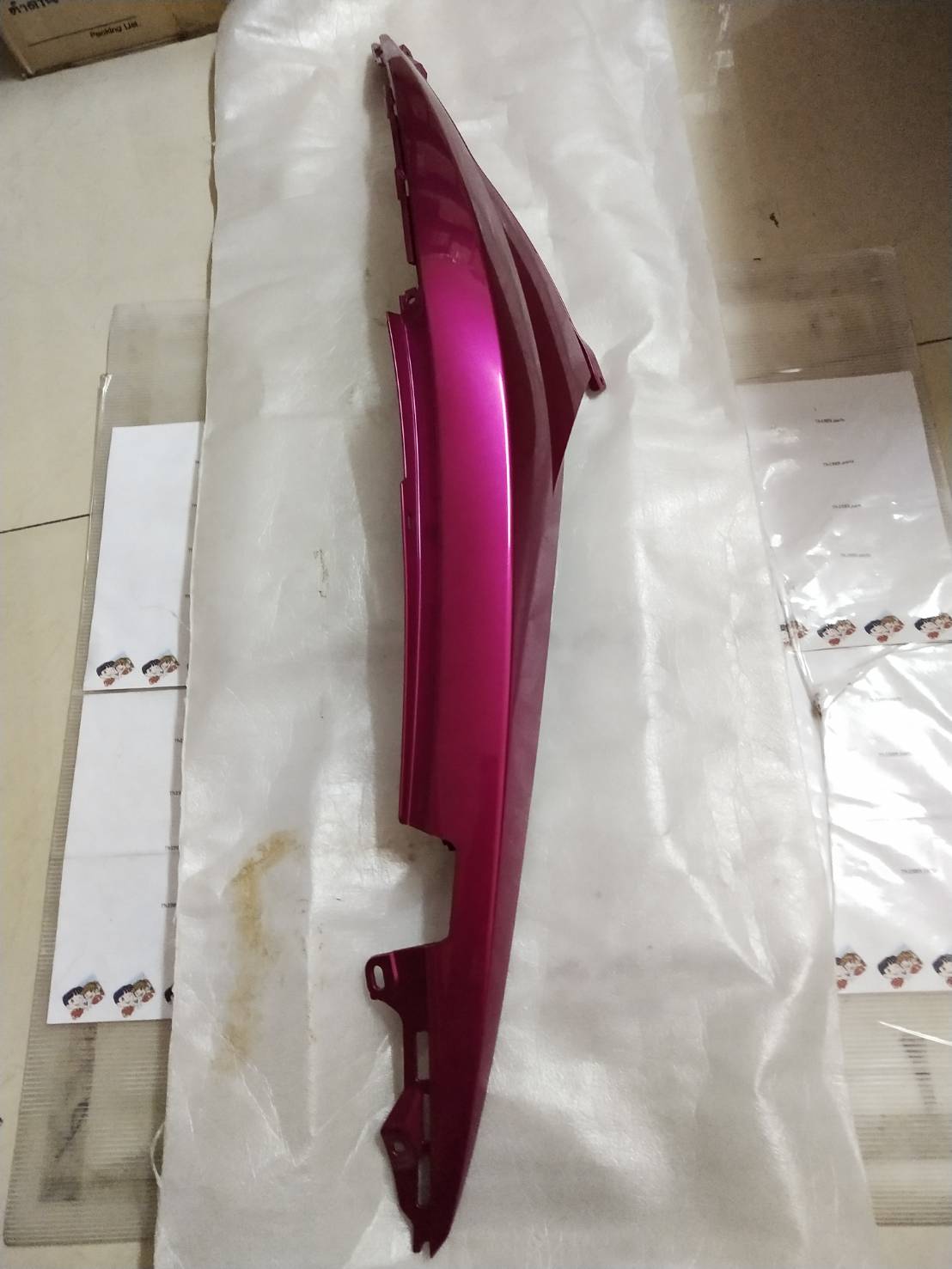 ฝาข้างขวาตัวยาว สีชมพู สำหรับรุ่น MIO125i อะไหล่แท้ YAMAHA 33S-F1721-00-P7