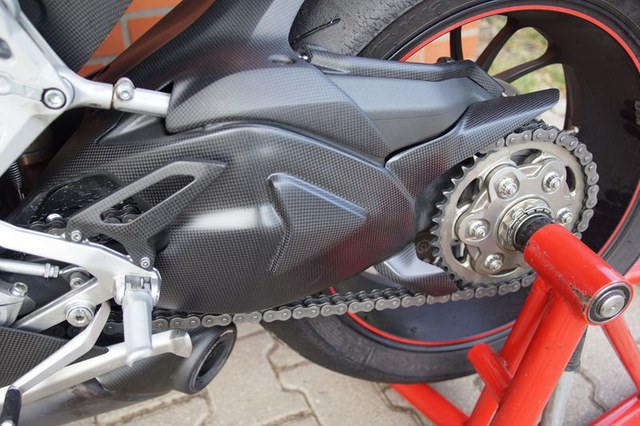 Carbon world-ครอบสวิงอาร์มคาร์บอน สำหรับ Panigale v2