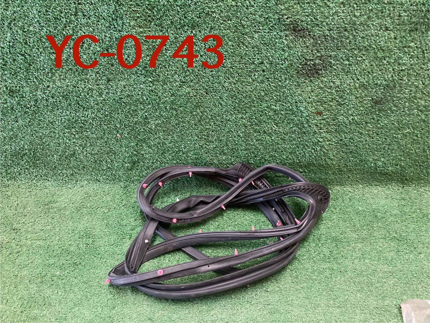 ยางขอบประตูหน้า L Toyota Revo/Fortuner 2005-2014+ แท้ศูนย์