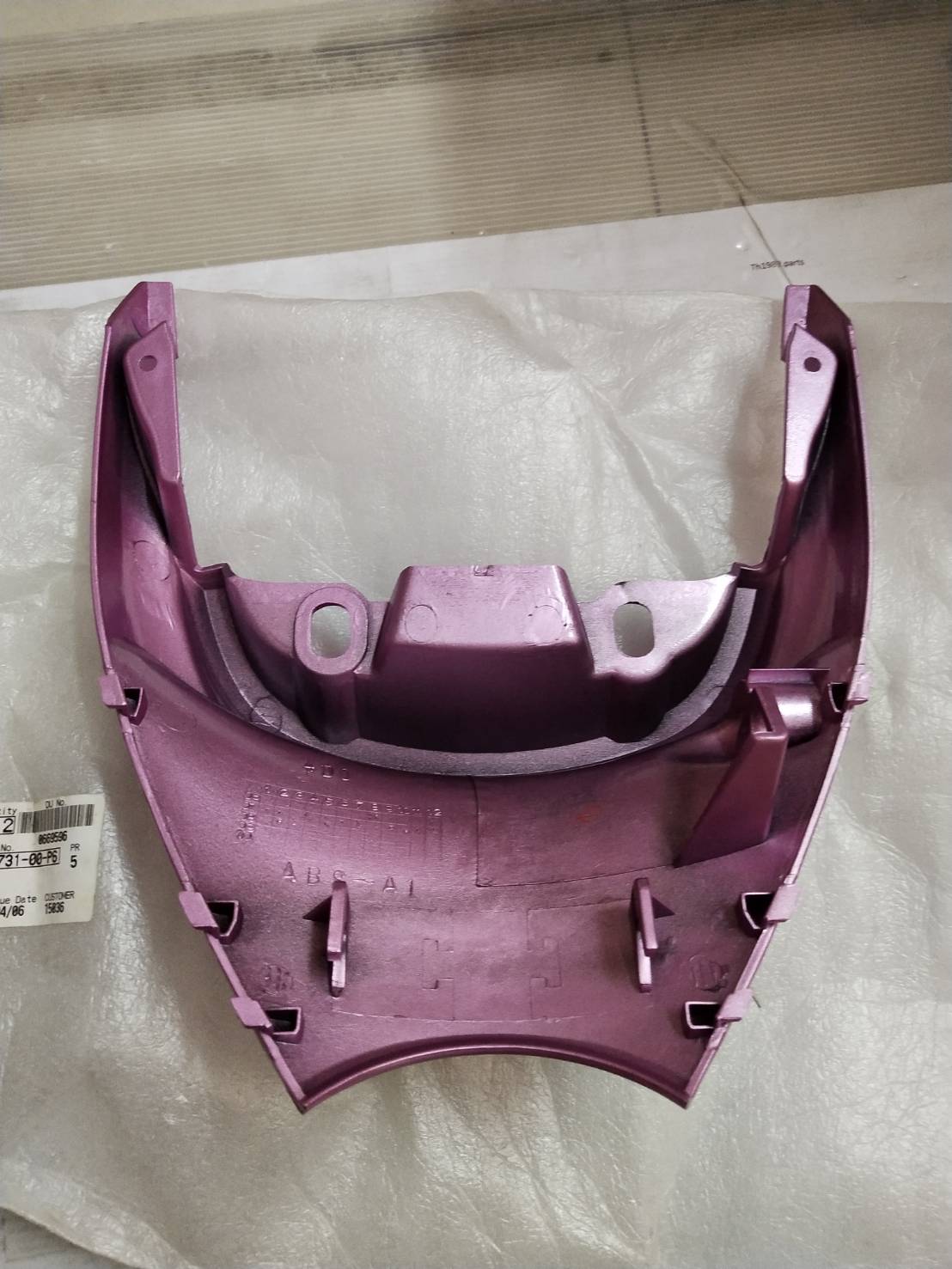 ฝาครอบท้ายเบาะสีชมพู สำหรับรุ่น FINO อะไหล่แท้ YAMAHA 4D0-F1731-00-P6