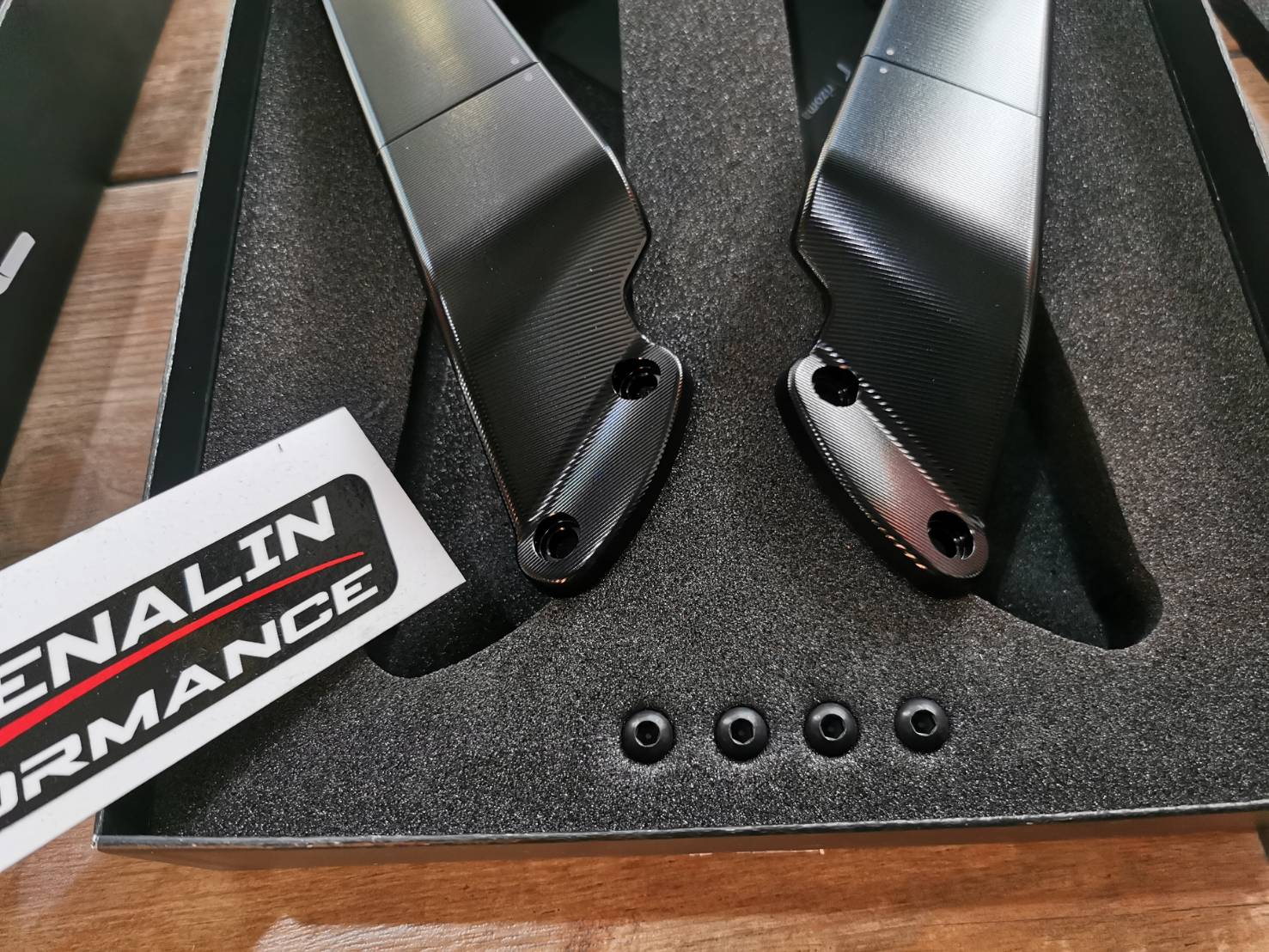 กระจกข้าง Rizoma รุ่น stealth ทำหน้าที่เป็นเหมือนสปอยเลอร์ สร้างแรงกด downforce สำหรับ CBR650R 2019+