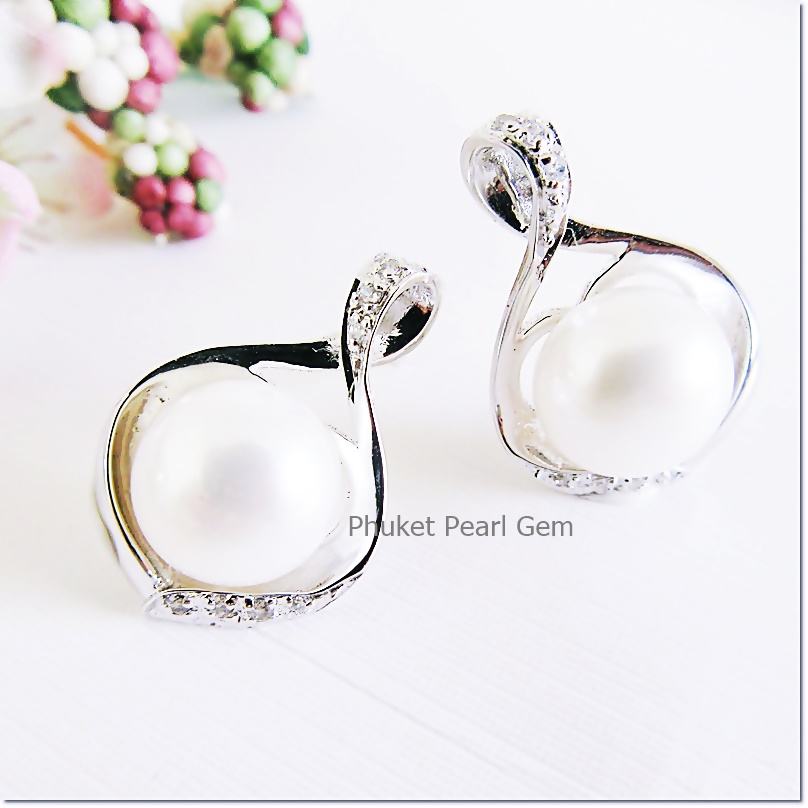 Heart Pearl Earrings