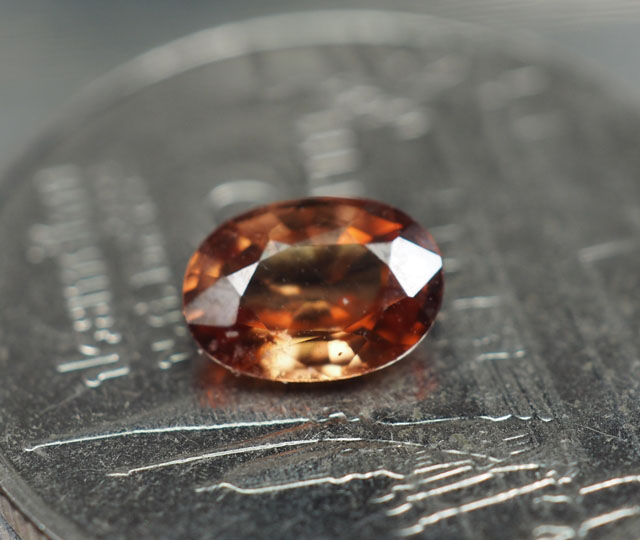 พลอยเพทายดิบ (Zircon) 0.70 กะรัตลดราคา