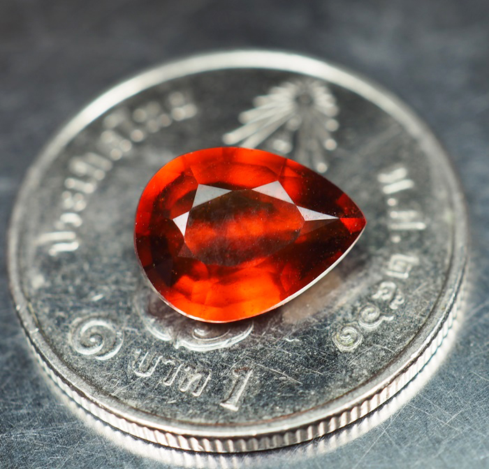 เฮสโซไนต์โกเมน (Hessonite) 2.05 กะรัตแดงส้มสวย
