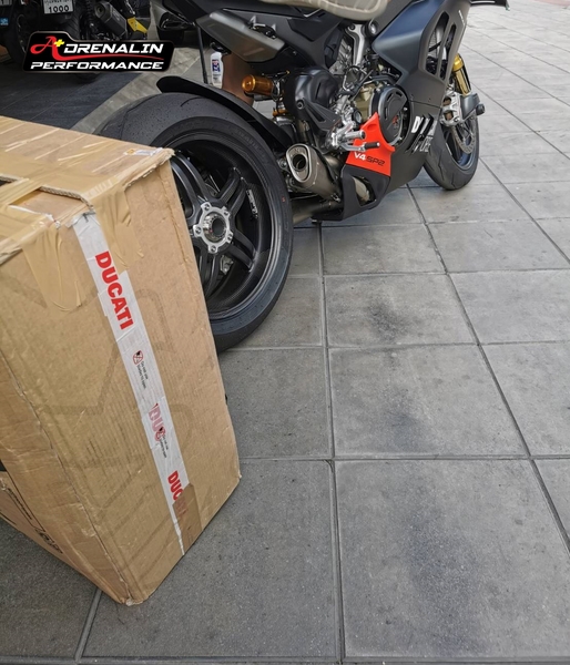 ท่อ Akrapovic full system สำหรับ Panigale V4 (For Exhibition only)
