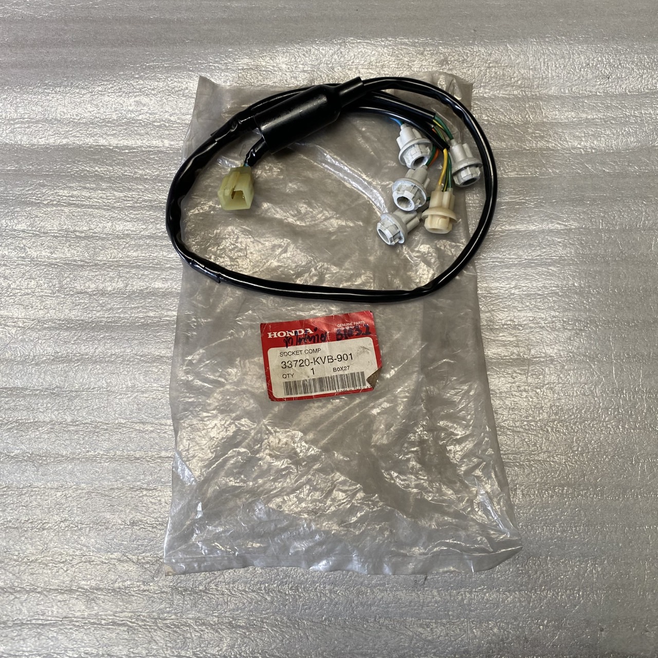 33720-KVB-901 ขั้วไฟท้าย CLICK110 2006 คาร์บู อะไหล่แท้ HONDA
