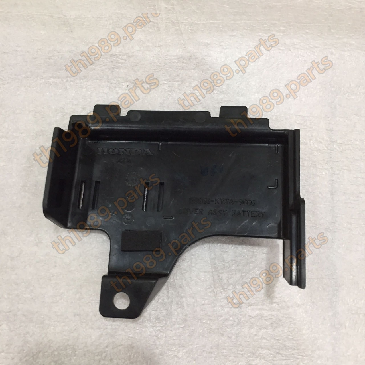 50381-KYZ-900 ฝาปิดแบตเตอรี่ WAVE125i ปลาวาฬ 2012-2019 อะไหล่แท้ HONDA