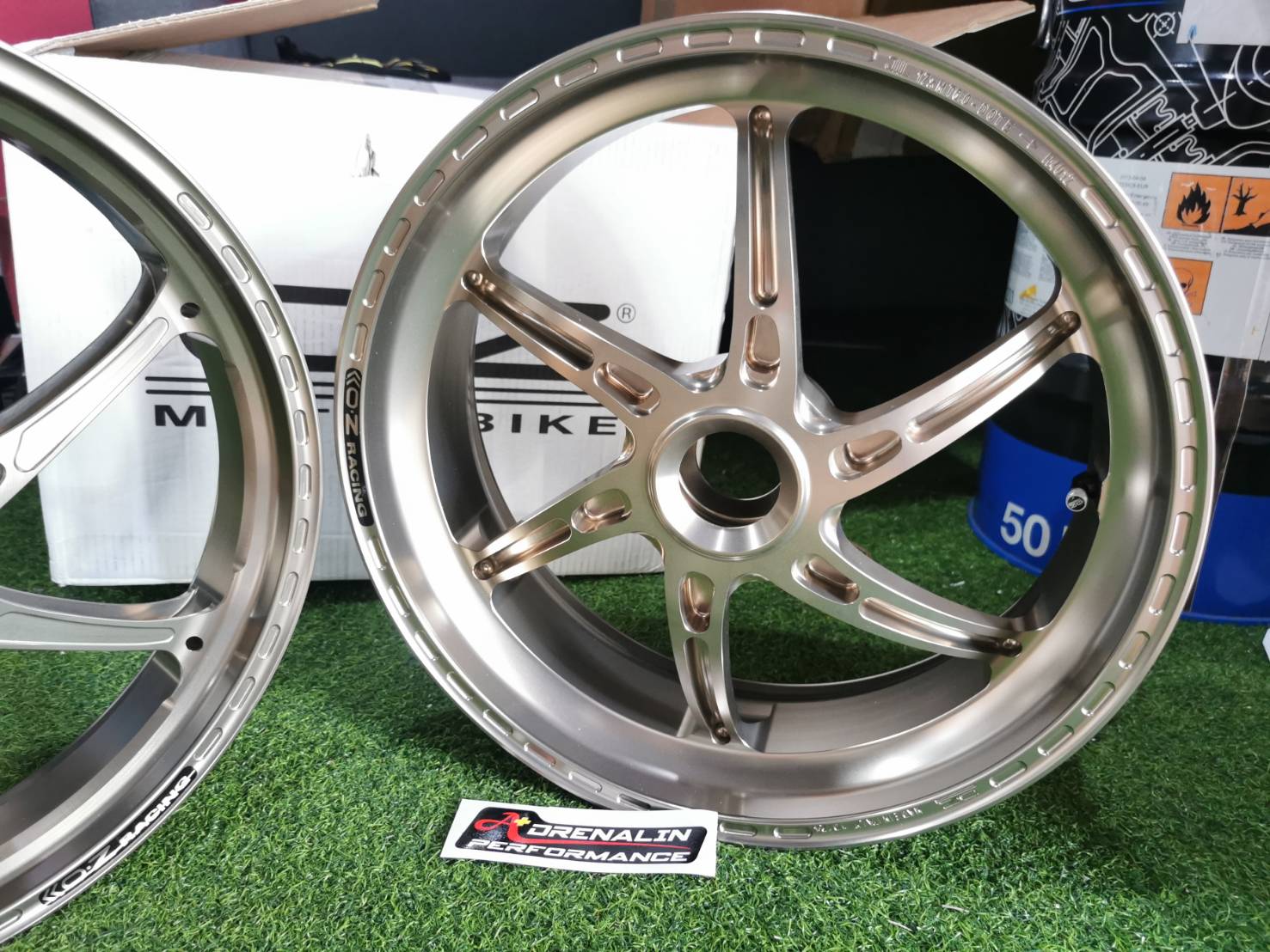 ล้อ OZ สำหรับ Panigale V4 2018-2024 รุ่น Gass 6ก้าน Alu