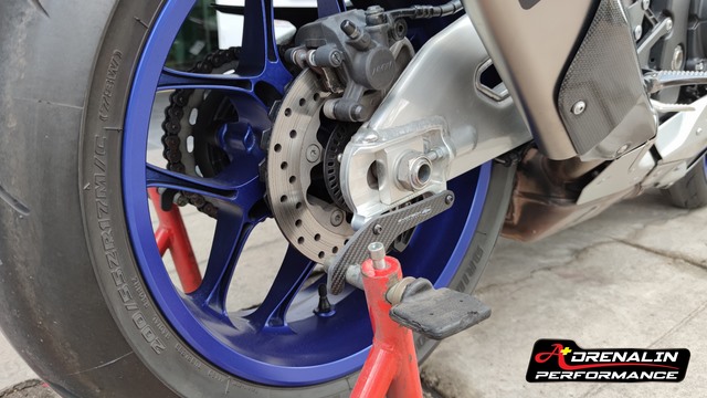 ขายกแสตนด์คาร์บอน Evotech ทรง GP สำหรับ R1 2015+