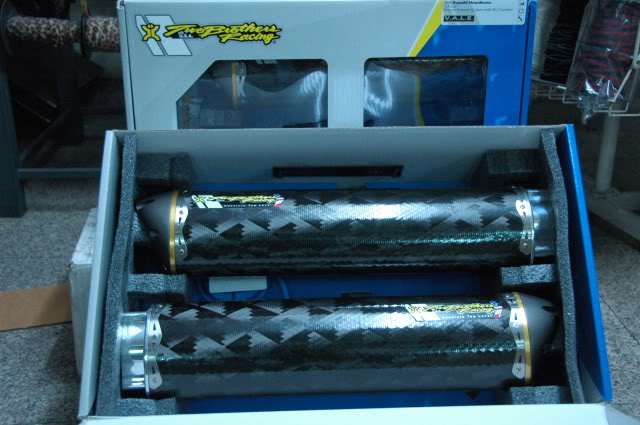 ท่อ Two Brothers slip-on สำหรับ Hayabusa 99-07 (For Exhibition only)