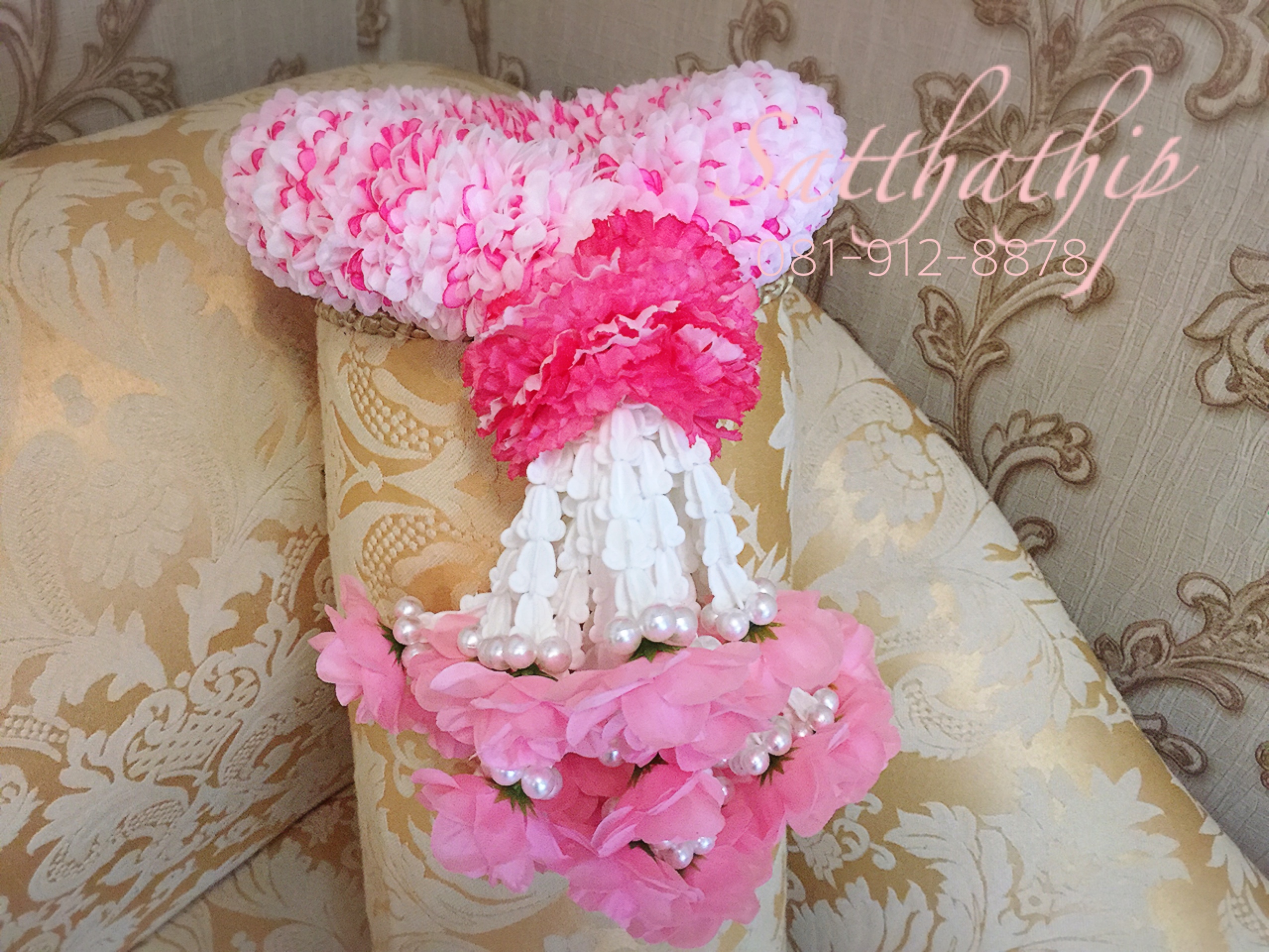 พวงมาลัยผ้า ดอกมัม (ร้อยด้วยกลีบ) สีขาว,ชมพู - พวงมาลัยผ้า - Fabric garland