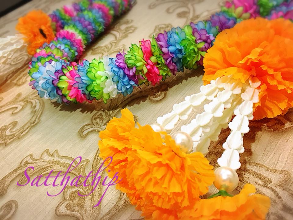 พวงมาลัยผ้าสองชาย [แบบตัดก้านดอก ร้อยแน่น 450 บาท/เมตร]