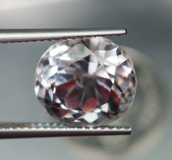 คุนไซต์สีขาว (Kunzite) 6.20 กะรัต