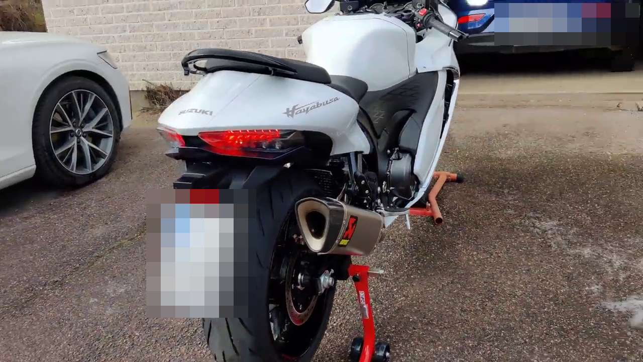 ท่อ Akrapovic full system ปลายไทเท ออกข้างเดียว สำหรับ Hyayabusa 2021+ (For Exhibition only)