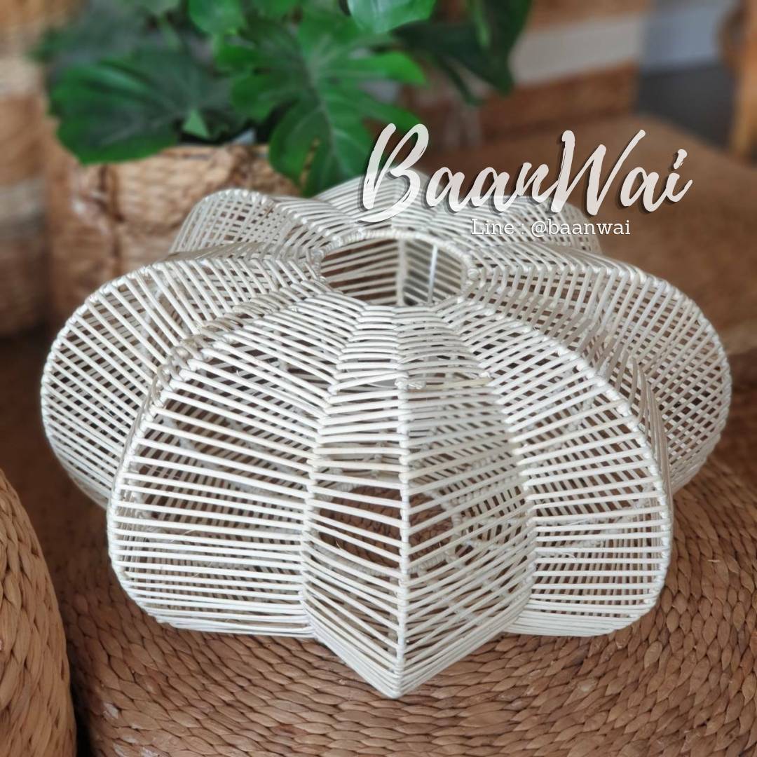 โคมไฟหวายฟอกขาว ทรงมะเฟือง (โคมไฟ)