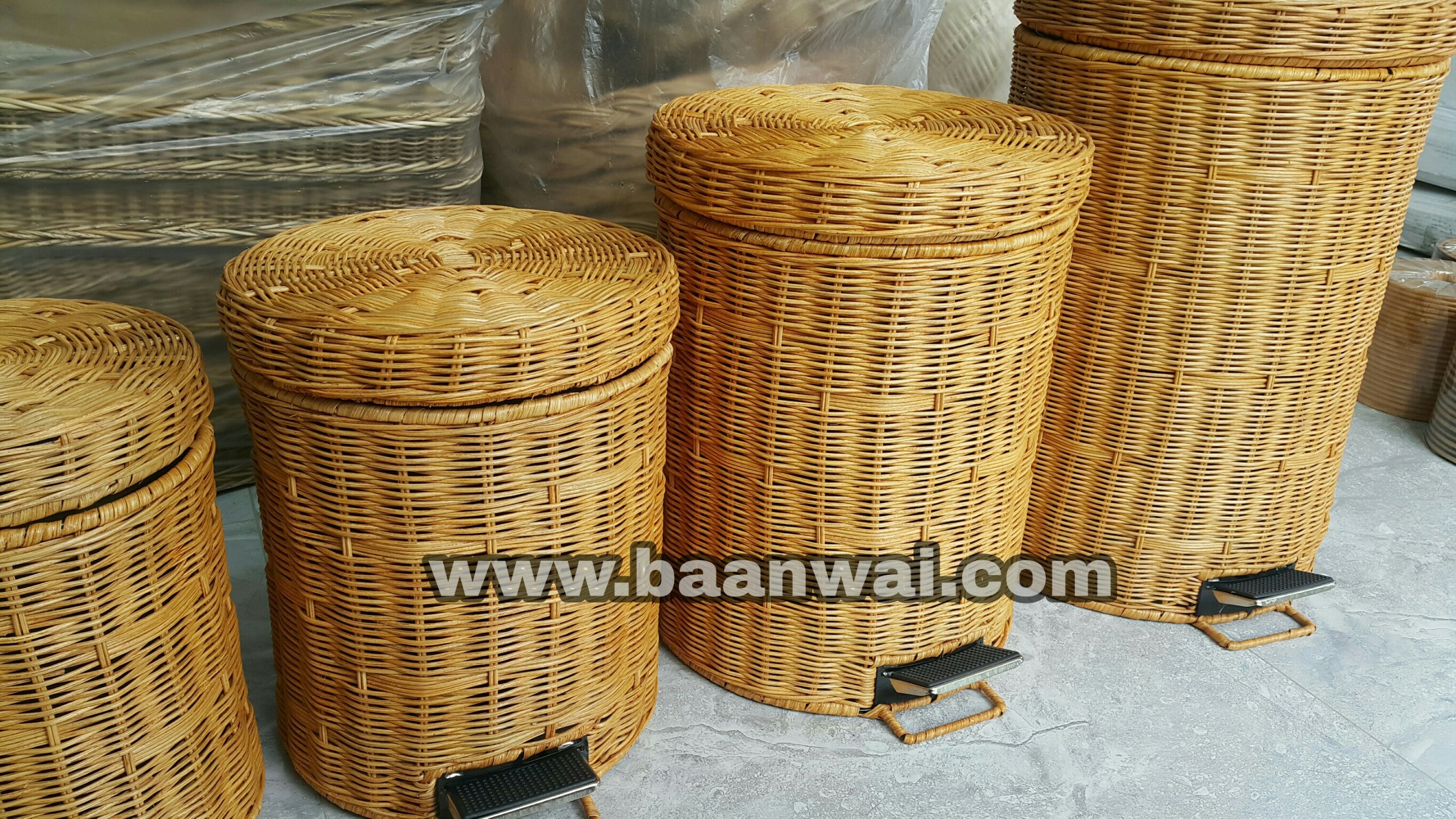 ถังขยะหวาย แบบเหยียบ