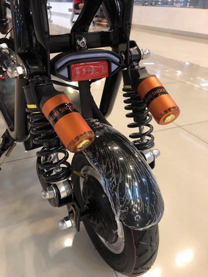Scooter ไฟฟ้า2018 48V350W พร้อมโช๊คอัพ สำหรับเด็ก+ผู้ใหญ่รับน.นได้120ก.ก แบตเตอร์รี่Lithium โครงสร้างแข็งแรงพับเก็บง่ายใส่ท้ายรถเก๋งไปเที่ยวตจว.ได้