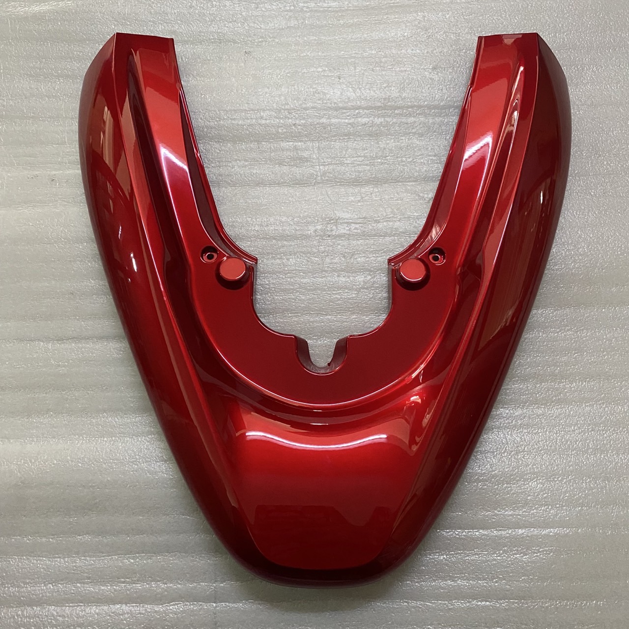 84150-KWN-900ZC ฝาครอบเหล็กท้ายเบาะรถสีแดง PCX125 2009 อะไหล่แท้ HONDA