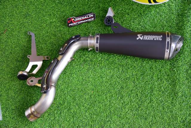ท่อ Akrapovic titanium slip on สำหรับ R9T (For Exhibition only)