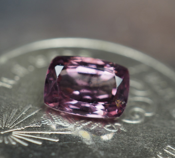 พลอยสปิเนล (Purple Spinel ) 1.05 กะรัตสีม่วง