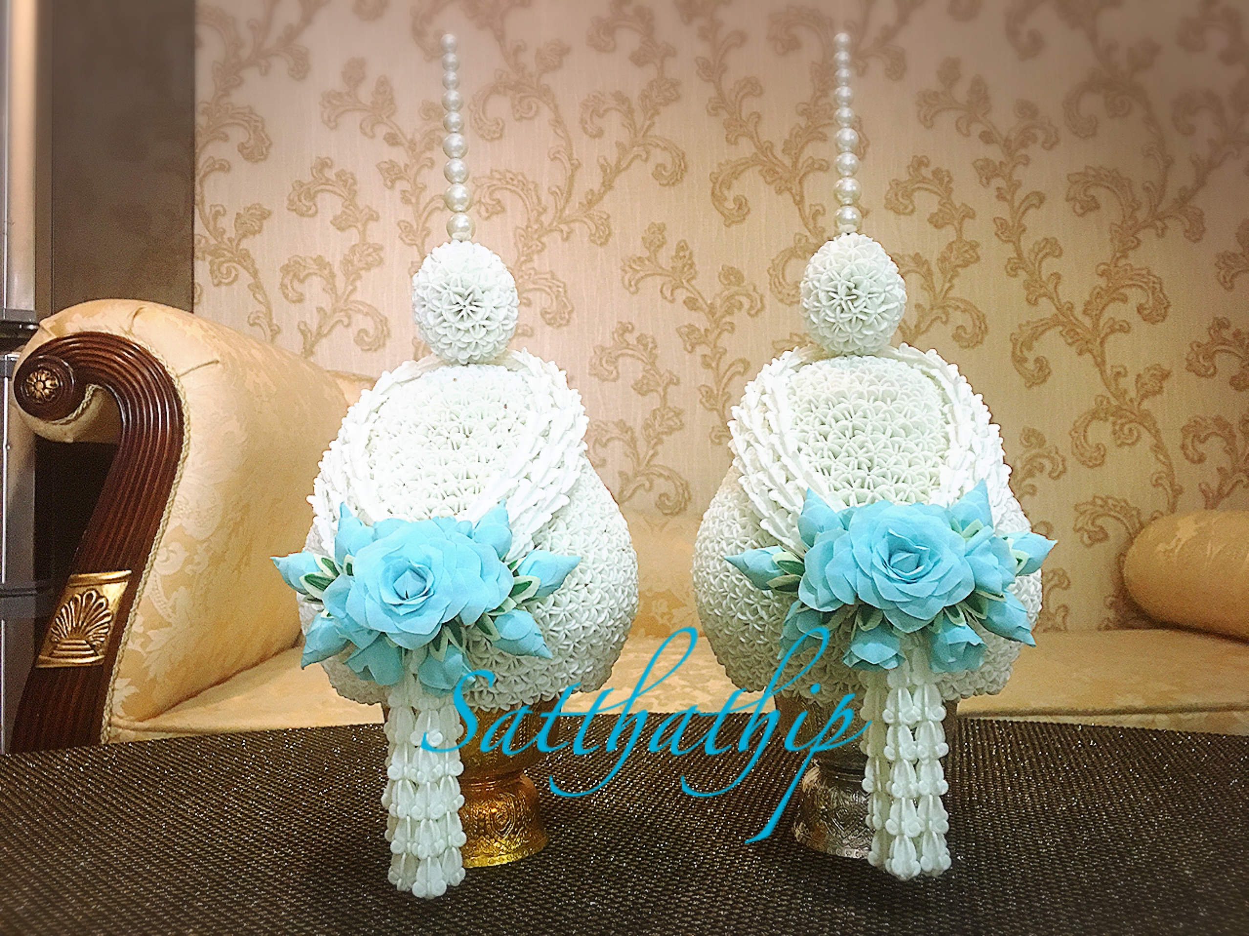 พานพุ่ม - พานพุ่มสักการะ - พานพุ่มดอกรัก - พานพุ่มดอกรักประดิษฐ์ (พลาสติก) - พานพุ่มสีขาว - Panpum