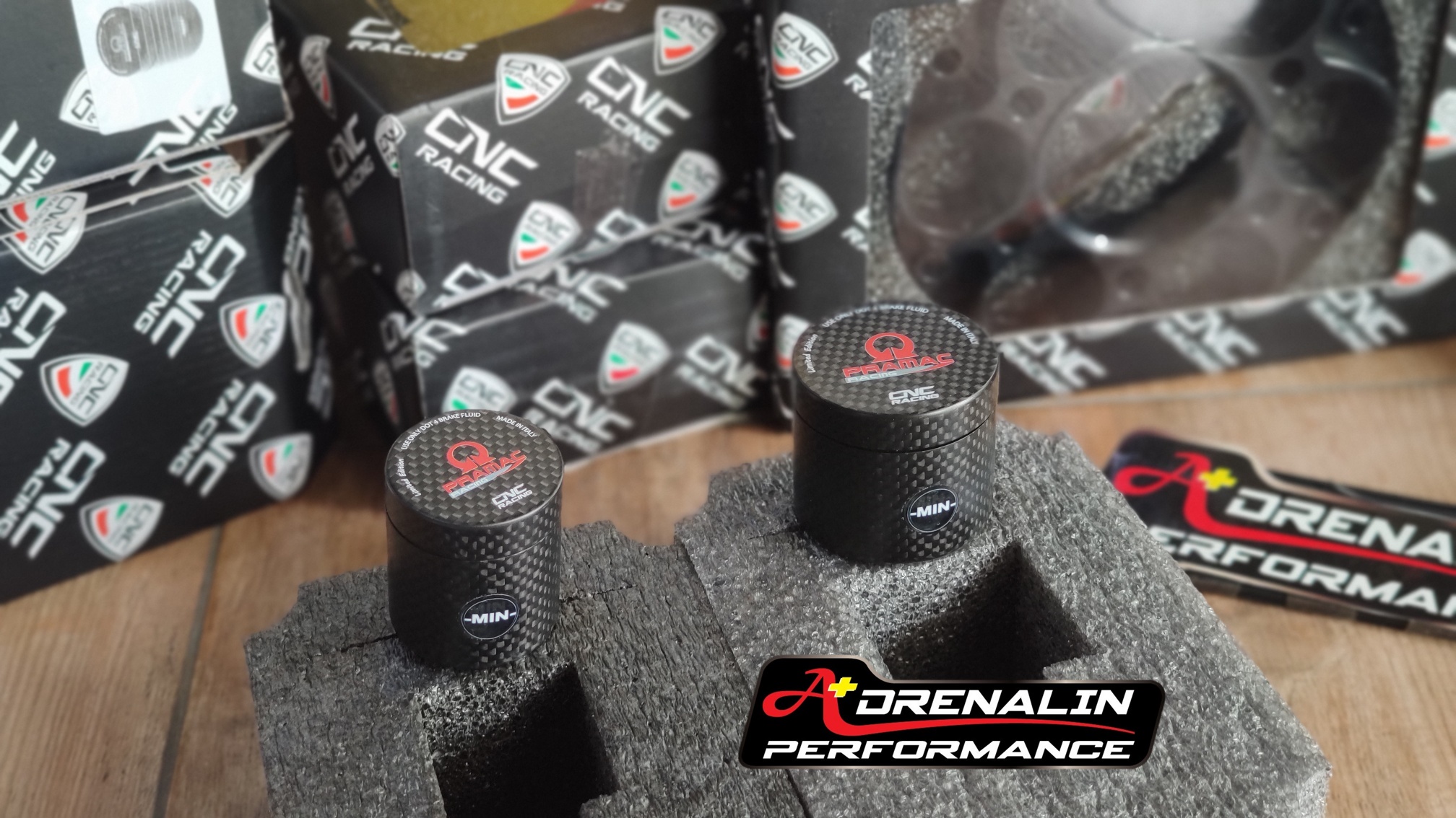 Pramac Edition กระปุกน้ำมันคาร์บอน เบรค/คลัทช์ cncracing ผลิตจากคาร์บอนเคฟล่าห์