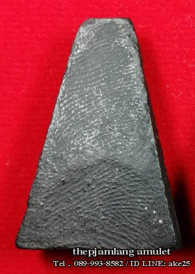 พระผงสุพรรณ(1) รุ่นแรก หลวงปู่ดี วัดพระรูป เมือง สุพรรณบุรี พิมพ์จัมโบ้ เนื้อดำ ปี 2513