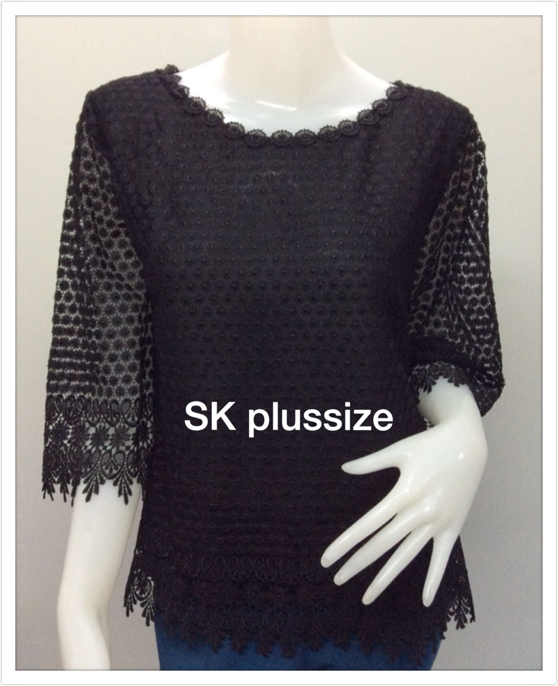 เสื้อลูกไม้ดิ้นสวิส ลายดอกพิกุล สีดำ รอบอก 50 นิ้ว