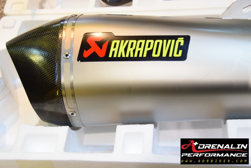 ท่อ Akrapovic Titanium Slip-on สำหรับ Triumph Tiger800/800XC (For Exhibition only)